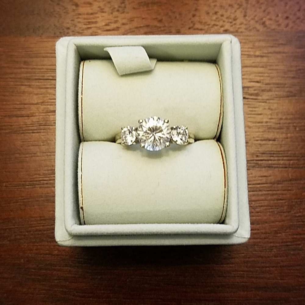 Stauer 3 Stone Diamond Aura Ring